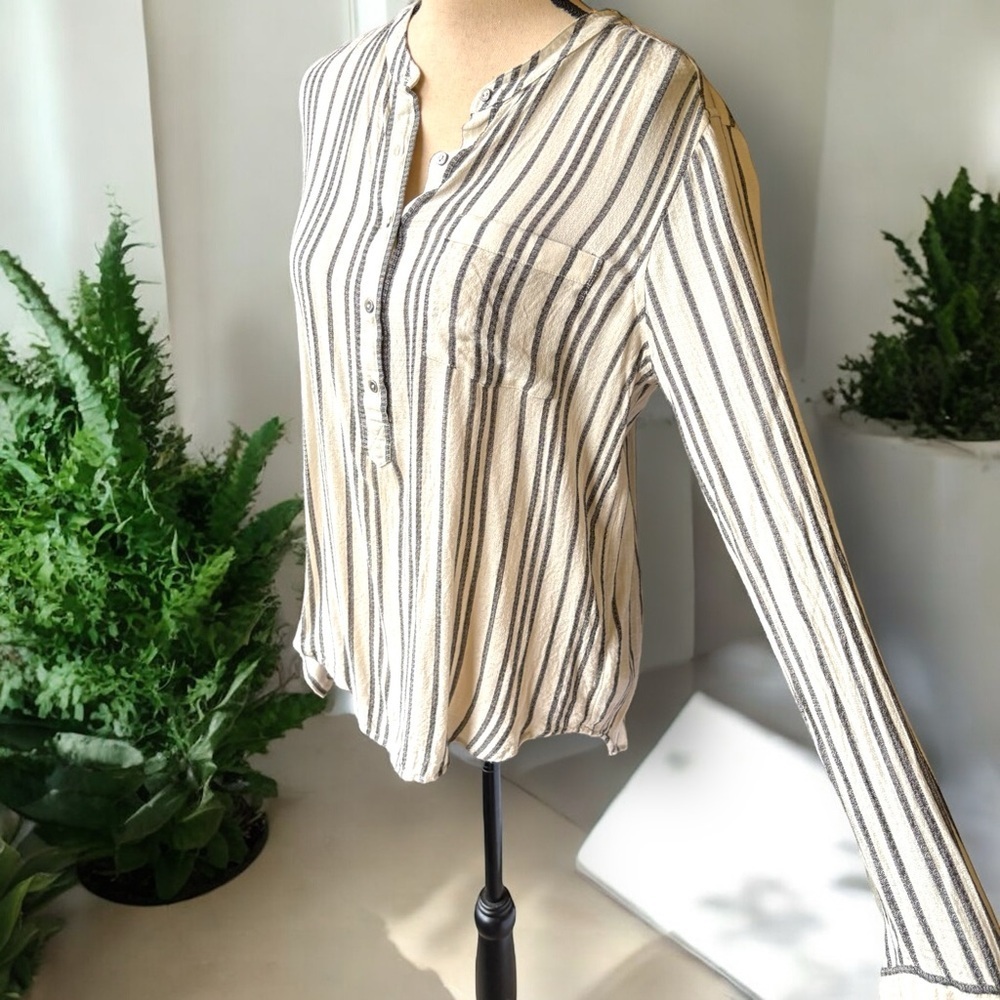 Lucky Brand-Medium 100% viscose off white/gray striped blouse. Roll tab sleeve - Picture 3 of 16
